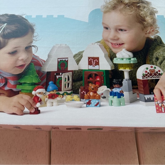 Can ship Dec 4 LEGO DUPLO Santa’s Gingerbread House 10976 – 50 pcs, Ages 2+ - Picture 10 of 10